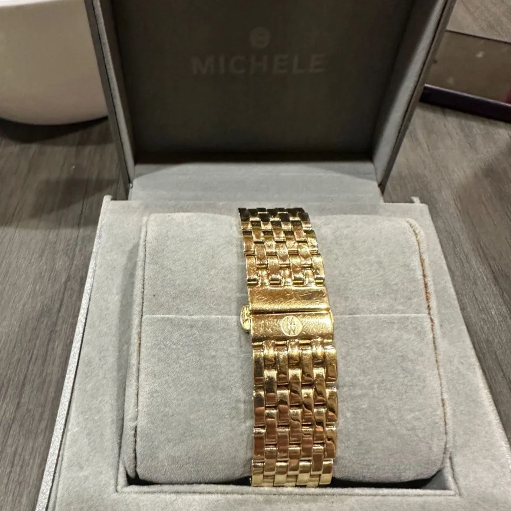 Watch - Picture 2 of 4